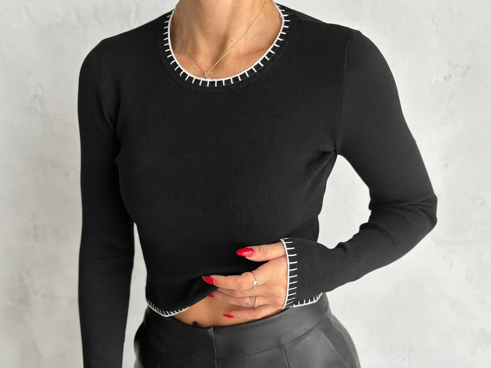 Kontrast Biyeli Crop Triko