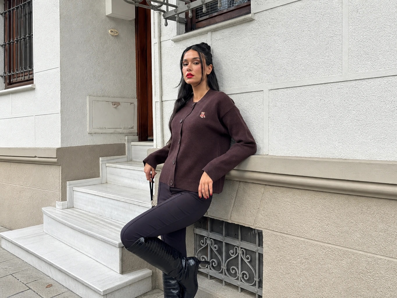 Nakışlı Düğmeli Hırka